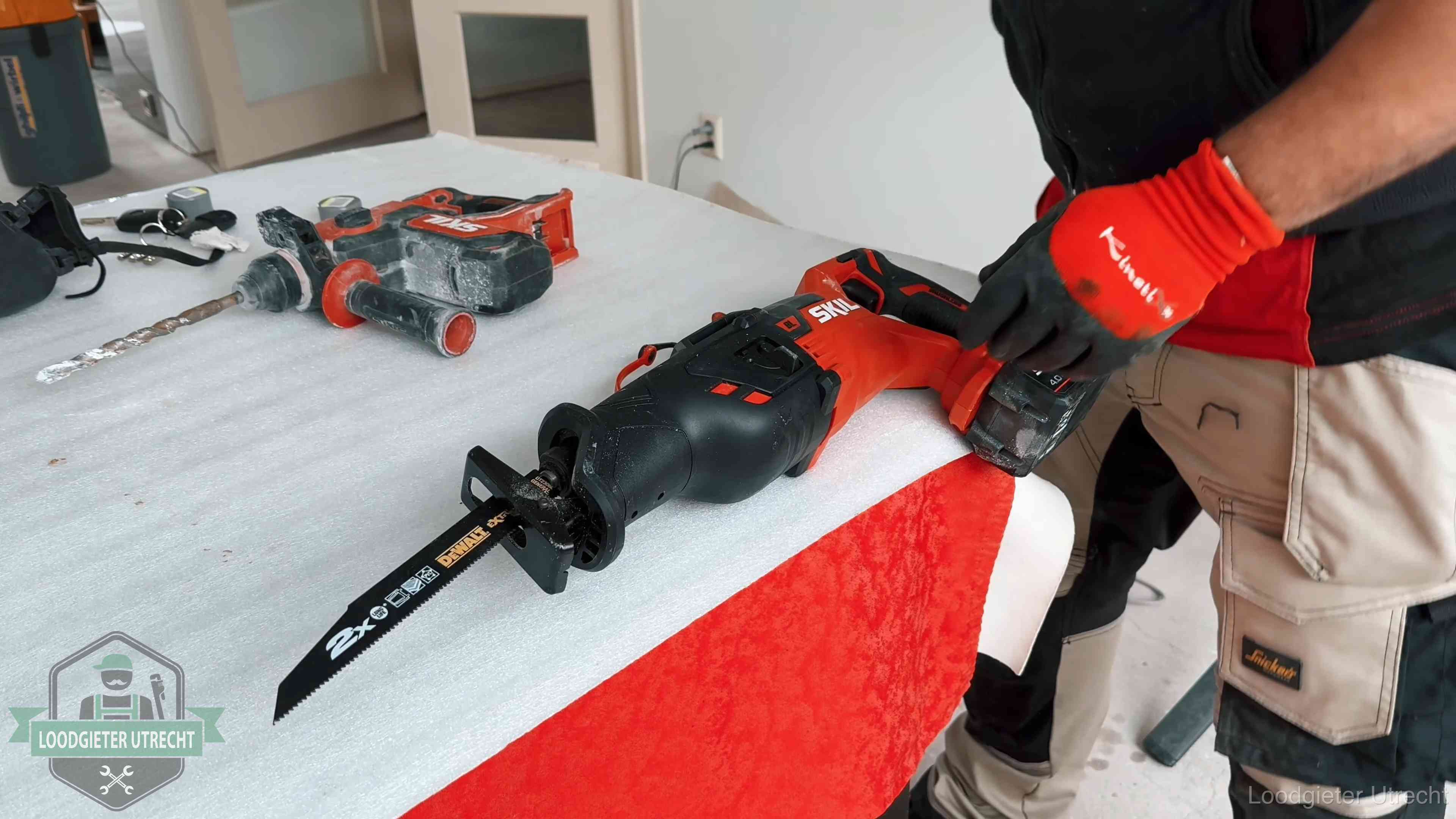 Professioneel gereedschap klaargelegd voor een klus in Utrecht
